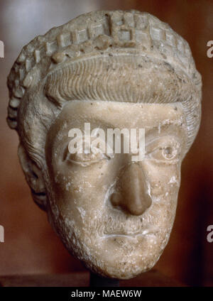 Théodose II (401-450). L'Est de l'empereur romain de 408 à 450. Buste. En, ca. 440 d.C. Musée du Louvre, Paris, France. Banque D'Images
