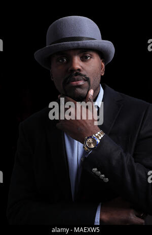 Image of African man wearing hat posing in studio. Banque D'Images