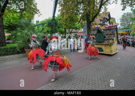 Le défilé à Europa Park est le plus grand parc à thème en Allemagne. est situé à Rust entre Fribourg et Strasbourg, France. Banque D'Images