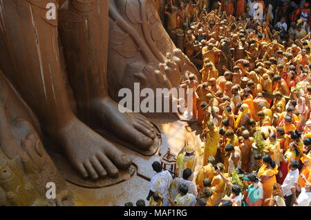 Mahamastakabhisheka festival - onction des Gommateshwara Bahubali Statue située à Shravanabelagola à Karnataka, en Inde. Il s'agit d'une importante Banque D'Images