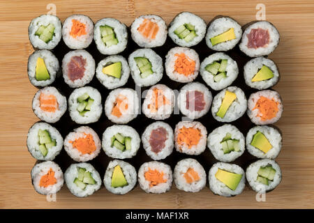 Variété traditionnelle de Japonais sushi maki Banque D'Images