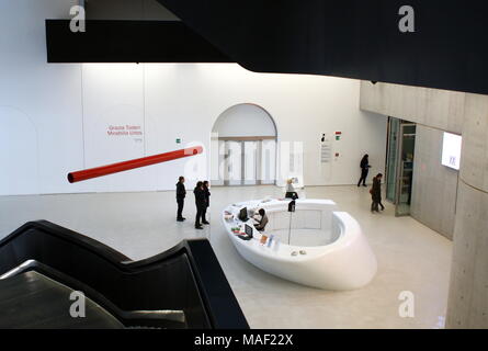 L'intérieur du MAXXI, le Musée National des Arts du xxie siècle, conçu par Zaha Hadid, Rome, Italie Banque D'Images