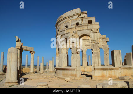 Ruines de la place du marché de l'article dans l'ancienne ville romaine de Leptis Magna, Tripoli, Libye Banque D'Images