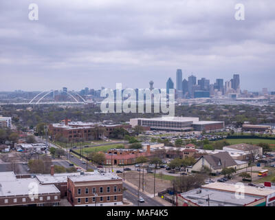 Vue de la banlieue de Dallas avec Dallas Skyline en arrière-plan Banque D'Images