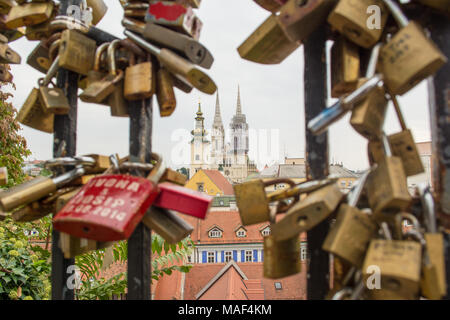 Cathédrale de Zagreb et de l'amour cadenas Banque D'Images