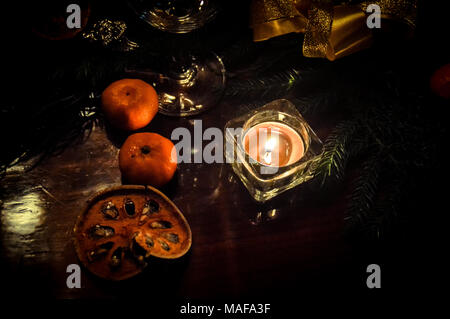 Candle lit romantique de table pour le dîner de Noël Banque D'Images