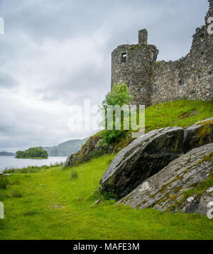 Pont de chemin de fer près de Kilchurn Castle et Loch Awe, Argyll and Bute, Ecosse. Banque D'Images