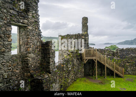 Pont de chemin de fer près de Kilchurn Castle et Loch Awe, Argyll and Bute, Ecosse. Banque D'Images