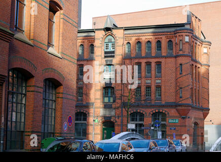 Bloc d'entrepôt, petit entrepôt en U, Speicherstadt, zone portuaire historique de Hambourg, style néo-gothique de la fin du xixe au début du xxe siècle Banque D'Images