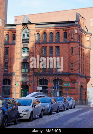 Bloc d'entrepôt, petit entrepôt en U, Speicherstadt, zone portuaire historique de Hambourg, style néo-gothique de la fin du xixe au début du xxe siècle Banque D'Images