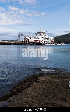 BC Ferry, Salish Eagle, en arrivant à la baie Sturdies sur l'île Galiano, en Colombie-Britannique Banque D'Images