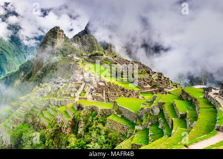 Le Machu Picchu au Pérou - Ruines de l'Empire Inca, ville et montagne Huaynapicchu à Vallée sacrée, Cuzco, l'Amérique du Sud. Banque D'Images