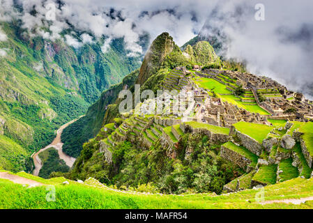 Le Machu Picchu au Pérou - Ruines de l'Empire Inca, ville et montagne Huaynapicchu à Vallée sacrée, Cuzco, l'Amérique du Sud. Banque D'Images