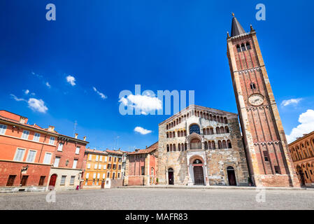 Parme, Italie - Piazza del Duomo avec la Cathédrale construite en 1059, d'Émilie-Romagne. Banque D'Images