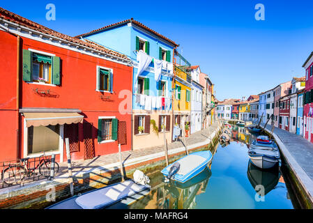 Burano, Venise. Image avec île colorée et de l'eau canal de belles Veneto en Italie. Banque D'Images