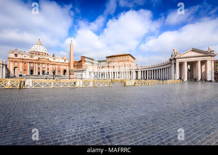 Rome, Italie. La Basilique Saint-Pierre, Vatican, Église catholique religieux principaux, le Saint-Siège et le Pape résidence. Banque D'Images