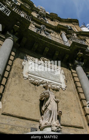 Quatro Canti (connu sous le nom de la Piazza Vigliena) est un carré Baroque de Palerme Italie Banque D'Images