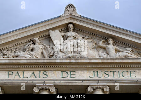 Façade avant d'un bâtiment Palais de justice en France. Banque D'Images