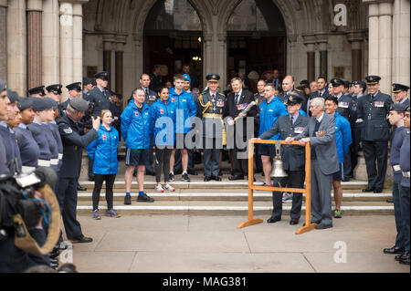 Chef de l'état-major de l'Air Sir Stephen Hillier au lancement de la RAF100, relais Royal Courts of Justice, Londres, Royaume-Uni. Banque D'Images