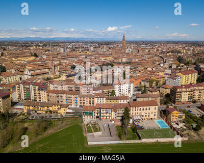 Vue aérienne de la ville de Crémone, en Lombardie, Italie. Cathédrale et Torrazzo of Cremona, le plus haut clocher en Italie 112 mètres de haut Banque D'Images