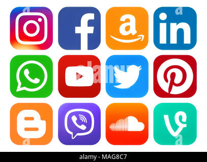 Kiev, Ukraine - le 24 janvier 2018 : les icônes de médias sociaux arrondie imprimée sur du papier : Pinterest, Twitter, Instagram, Facebook, LinkedIn, Viber, Amazon, Wh Banque D'Images