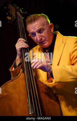 Nantwich, Cheshire, Royaume-Uni. 1er avril 2018.Le Jive Aces en concert à la salle municipale de Nantwich pendant le 22ème Nantwich Jazz, Blues et de la musique. Crédit : Simon Newbury/Alamy Live News Banque D'Images