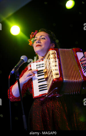 Nantwich, Cheshire, Royaume-Uni. 1er avril 2018.Le Jive Aces en concert à la salle municipale de Nantwich pendant le 22ème Nantwich Jazz, Blues et de la musique. Crédit : Simon Newbury/Alamy Live News Banque D'Images