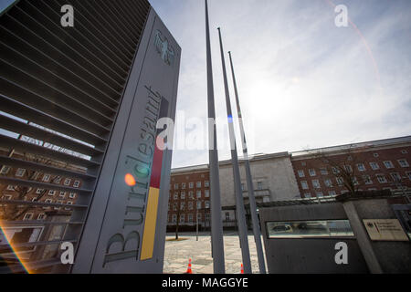 15 mars 2018, l'Allemagne, Nuremberg : Vue extérieure de l'Office fédéral des migrations et des réfugiés (Bundesamt für Migration und Fluechtlinge', BAMF). Photo : Daniel Karmann/dpa Banque D'Images