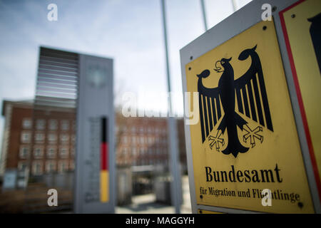 15 mars 2018, l'Allemagne, Nuremberg : Vue extérieure de l'Office fédéral des migrations et des réfugiés (Bundesamt für Migration und Fluechtlinge', BAMF). Photo : Daniel Karmann/dpa Banque D'Images