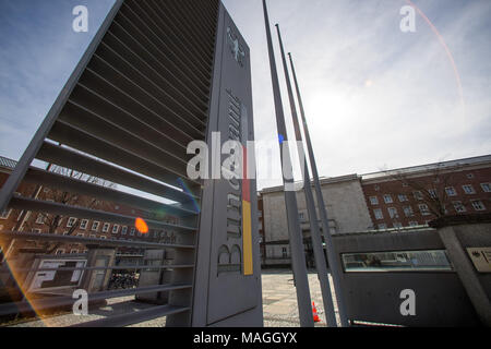 15 mars 2018, l'Allemagne, Nuremberg : Vue extérieure de l'Office fédéral des migrations et des réfugiés (Bundesamt für Migration und Fluechtlinge', BAMF). Photo : Daniel Karmann/dpa Banque D'Images