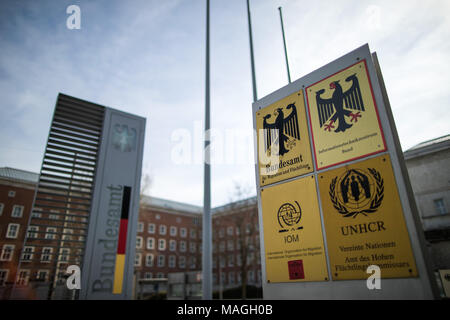 15 mars 2018, l'Allemagne, Nuremberg : Vue extérieure de l'Office fédéral des migrations et des réfugiés (Bundesamt für Migration und Fluechtlinge', BAMF). Photo : Daniel Karmann/dpa Banque D'Images