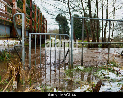 Ashbourne, Derbyshire. 2ème apr 2018. Météo France : 1' de la neige fond rapidement matin causant des inondations sur Easter Bank Holiday lundi à Ashbourne, dans le Derbyshire De : Doug Blane/Alamy Live News Banque D'Images