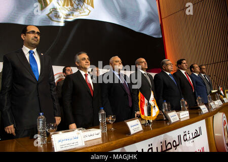 Le Caire, Égypte. 2ème apr 2018. L'autorité électorale nationale chef Lasheen Ibrahim parle lors d'une conférence de presse au Caire le 2 avril 2018, d'annoncer des résultats officiels de l'élection présidentielle en Égypte. Le président égyptien, Abdel Fattah al-Sisi a remporté son second mandat avec 97  % des votes valides, selon l'administration Crédit : Stringer/APA/Images/fil ZUMA Alamy Live News Banque D'Images