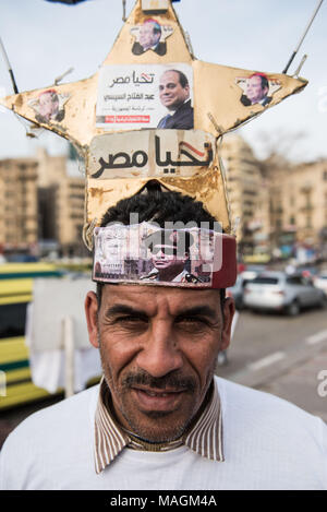 Le Caire, Égypte. 2ème apr 2018. Un supporter assiste à un rassemblement célébrant titulaire président égyptien Abdel-Fattah al-Sisi's re-election, au Caire, en Egypte, le 2 avril 2018. Présidentielle égyptienne a annoncé lundi que le président sortant, Abdel-Fattah al-Sisi a obtenu 97,08  % des votes dans l'élection présidentielle de 2018. Credit : Meng Tao/Xinhua/Alamy Live News source : Xinhua/Alamy Live News Banque D'Images