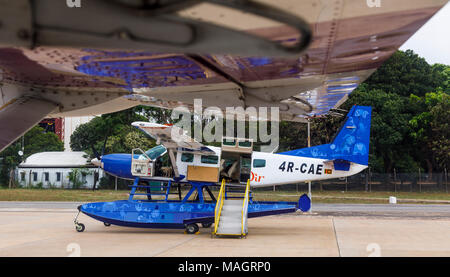 La cannelle Cessna 208 Caravan amphibie de l'air sur le sol à l'Aéroport International de Colombo, Sri Lanka. Sri Lanka Banque D'Images