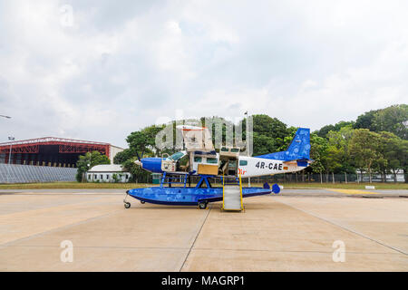 La cannelle Cessna 208 Caravan amphibie de l'air sur le sol à l'Aéroport International de Colombo, Sri Lanka. Sri Lanka Banque D'Images