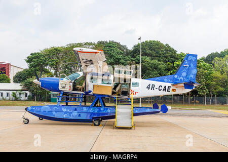 La cannelle Cessna 208 Caravan amphibie de l'air sur le sol à l'Aéroport International de Colombo, Sri Lanka. Sri Lanka Banque D'Images