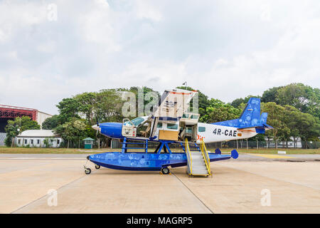 La cannelle Cessna 208 Caravan amphibie de l'air sur le sol à l'Aéroport International de Colombo, Sri Lanka. Sri Lanka Banque D'Images