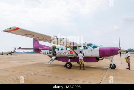 Air cannelle Cessna 208 sur le sol à l'Aéroport International de Colombo, Sri Lanka. Sri Lanka Banque D'Images