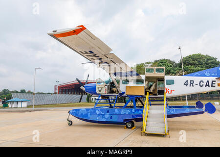 La cannelle Cessna 208 Caravan amphibie de l'air sur le sol à l'Aéroport International de Colombo, Sri Lanka. Sri Lanka Banque D'Images