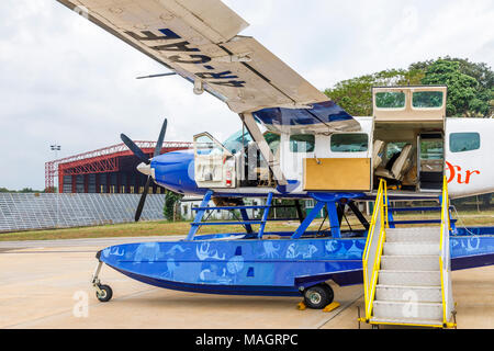 La cannelle Cessna 208 Caravan amphibie de l'air sur le sol à l'Aéroport International de Colombo, Sri Lanka. Sri Lanka Banque D'Images