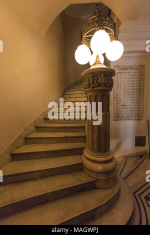 Escalier du Palacio Barolo. Monserrat, Buenos Aires, Argentine. Banque D'Images