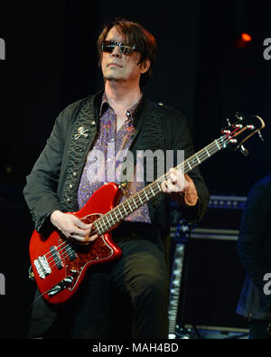 FORT LAUDERDALE, FL - Octobre 23 : Tim Butler de The Psychedelic Furs fonctionne à la Chambre de culture le 23 octobre 2016 à Fort Lauderdale, en Floride. People : Tim Butler Banque D'Images