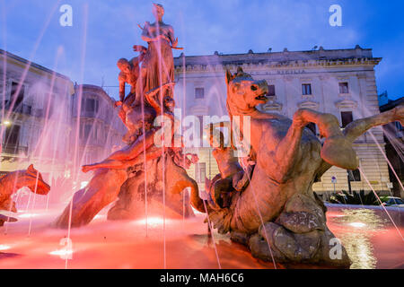 Fontaine de Diane, Ortigia, Syracuse, Sicile. Banque D'Images