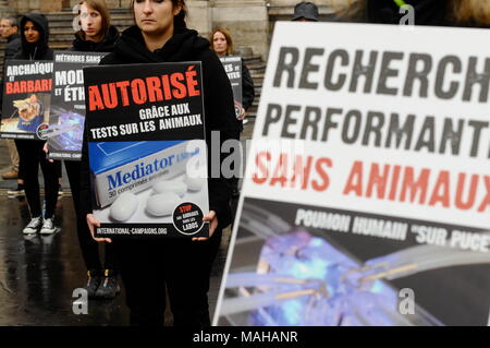 Défenseurs des droits des animaux protester contre la vivisection dans les laboratoires pharmaceutiques , Lyon, France Banque D'Images