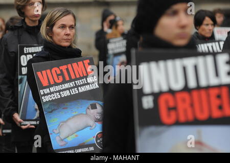 Défenseurs des droits des animaux protester contre la vivisection dans les laboratoires pharmaceutiques , Lyon, France Banque D'Images