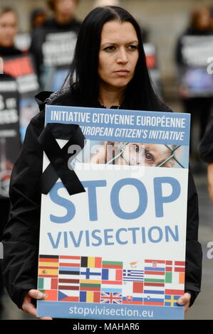 Défenseurs des droits des animaux protester contre la vivisection dans les laboratoires pharmaceutiques , Lyon, France Banque D'Images