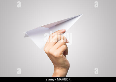 Avion de Papier Dart main femme isolé sur fond blanc. Banque D'Images