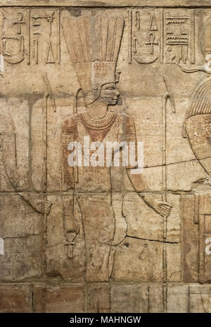 Oxford. L'Angleterre. Lieu de culte du roi Taharqa (690-664 av. J.-C.), détail de déesse Anukis (Anuket), Ashmolean Museum. Détail de bas-relief sur le mur ouest de Banque D'Images