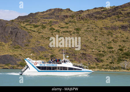 Hielos Patagonicos, bateau sur le lac Pehoe, Parc National Torres del Paine, Patagonie, Chili Banque D'Images